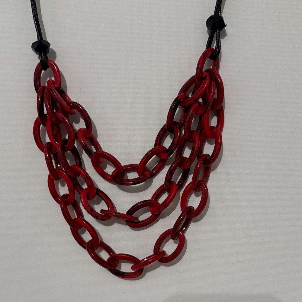 Red plastic Chainlink Necklace - Picture 6 of 8